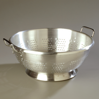 Carlisle 16 Qt Standard-Weight Aluminum Footed Colander with Riveted Loop Handles