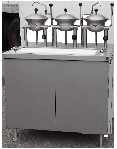 Product image #1 for Southbend Steam Gas-Fired Oyster Bar Kettle/Cabinet Assembly with 3 x 2-Liter Manual Tilt Kettles and 40-Inch Base